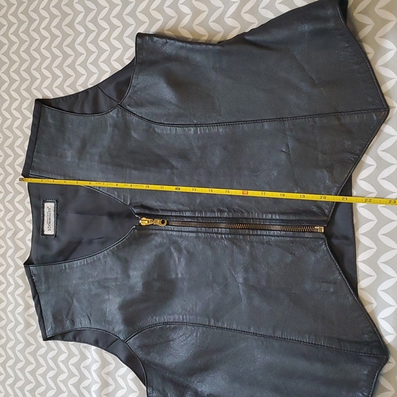 Genuine Leather Vintage Vest - Picture 10 of 11